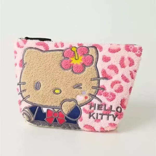 Плюшевая косметичка Sanrio Hel – обзор и цена Travel Accessories Needed
