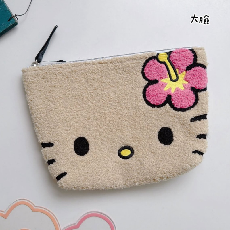 Плюшевая косметичка Sanrio Hel – обзор и цена Travel Accessories Needed